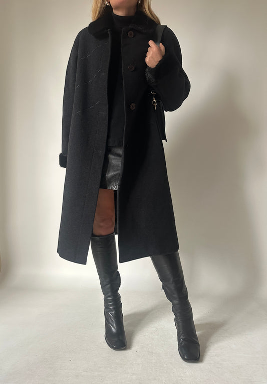 Cappotto in cachemire con bordi in visone