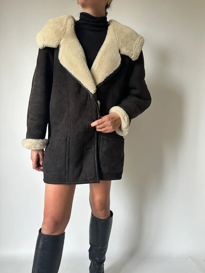 Shearling nero con cappuccio