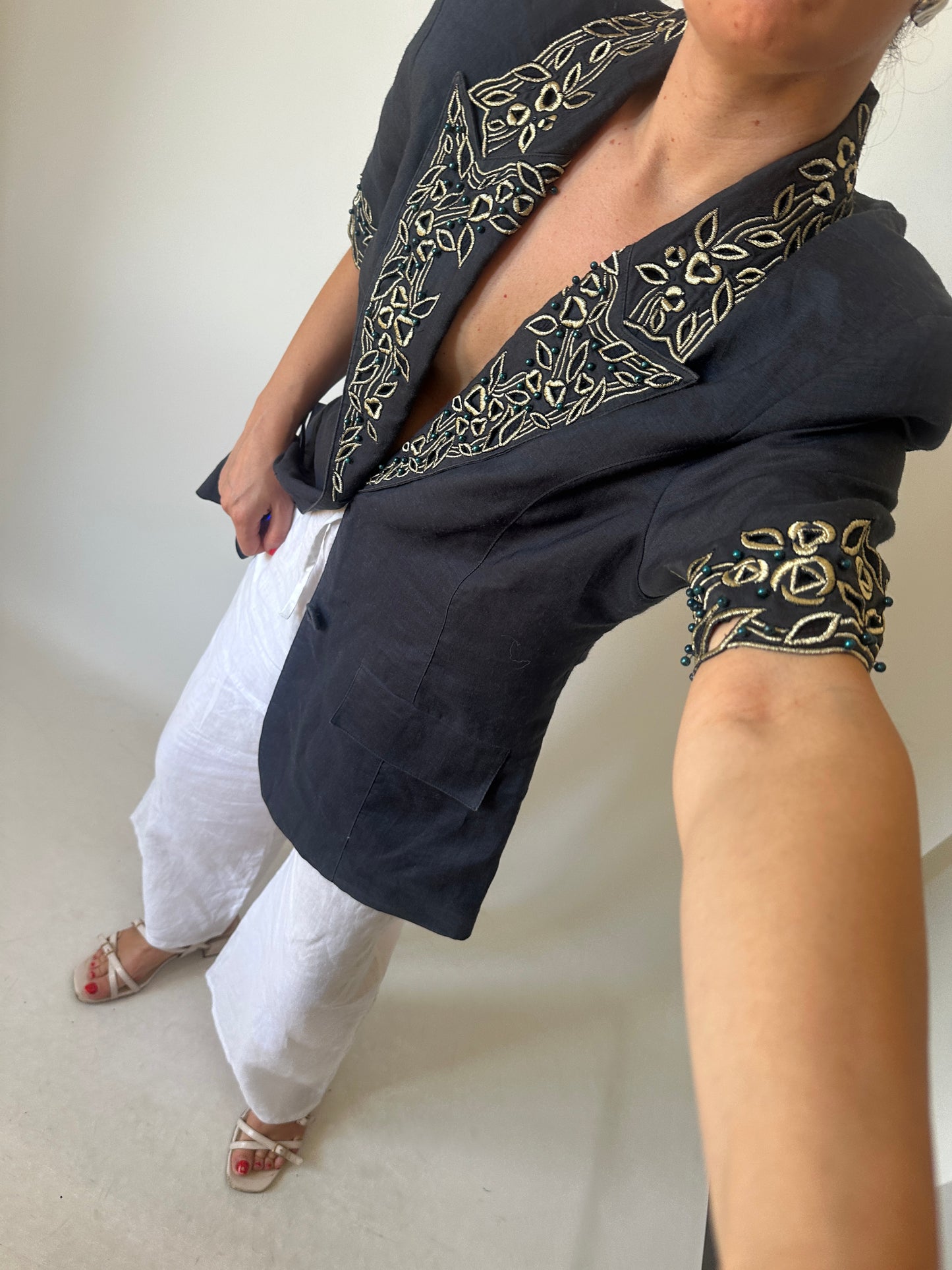 Precious elegant blazer with beads