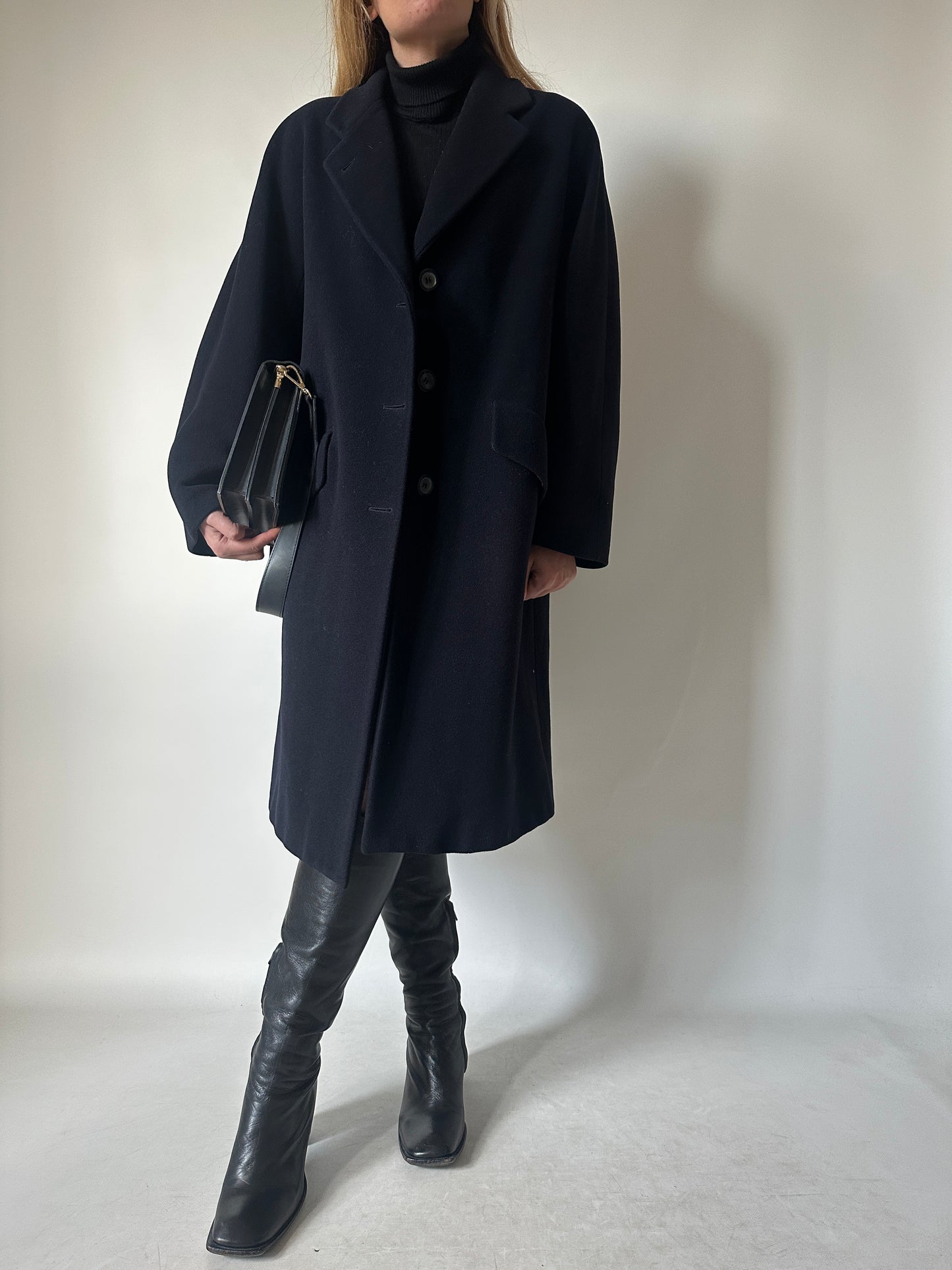 Minimal navy coat