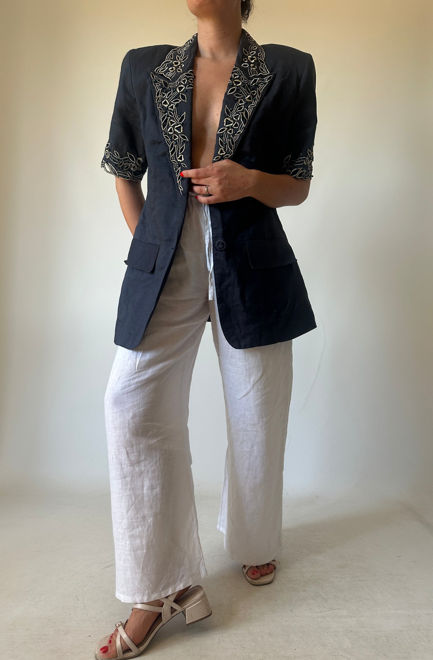 Precious elegant blazer with beads