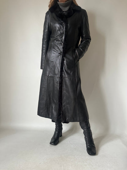 Trench lungo in pelle trapuntato