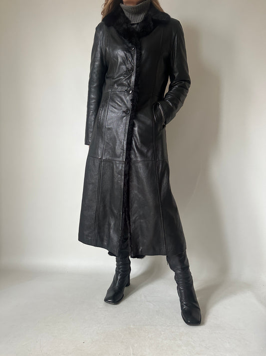 Trench lungo in pelle trapuntato