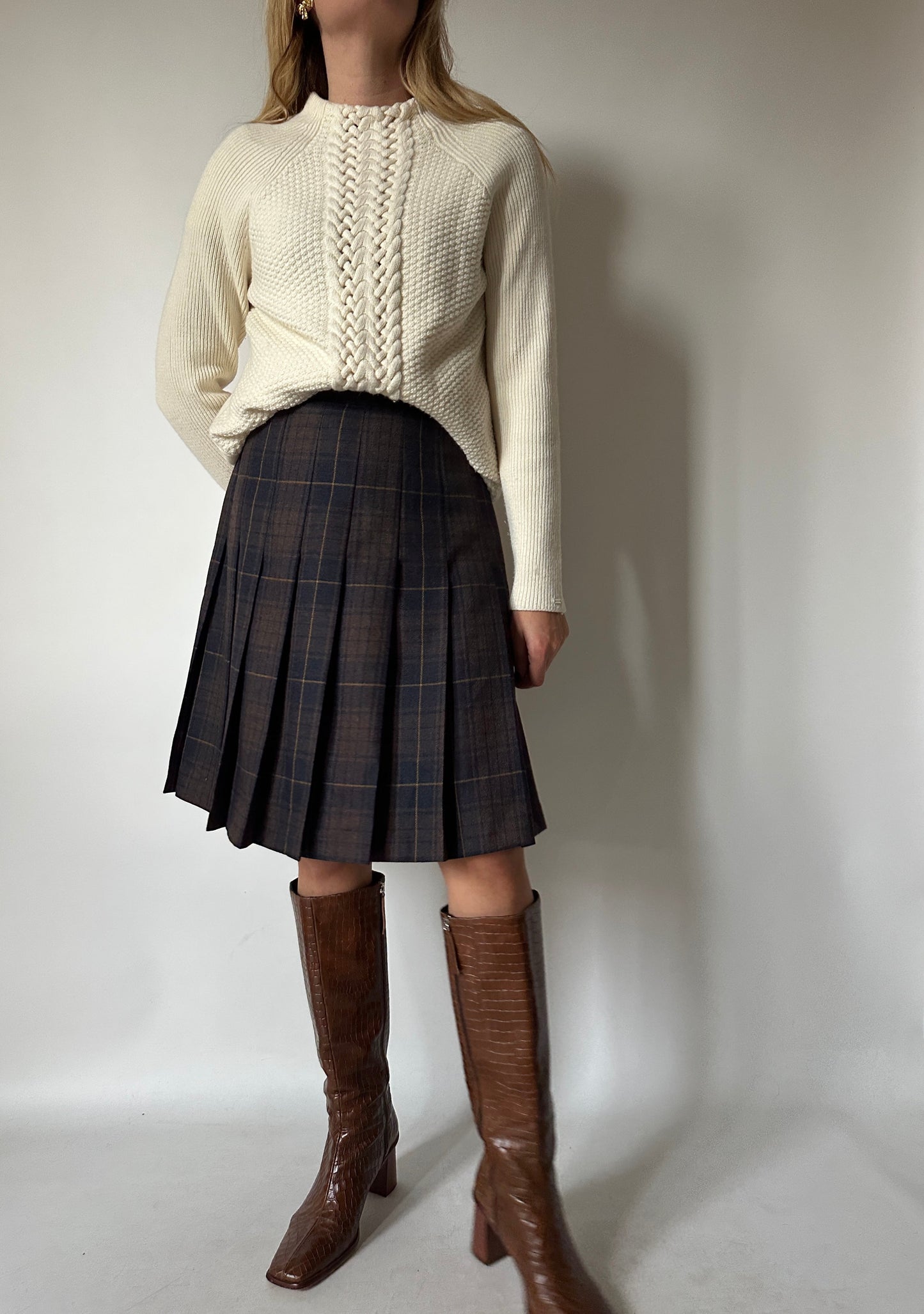 Tailored navy pleated skirt