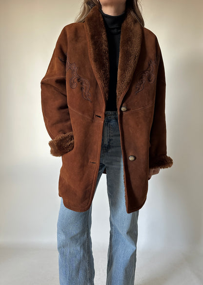 Shearling cioccolato con ricami