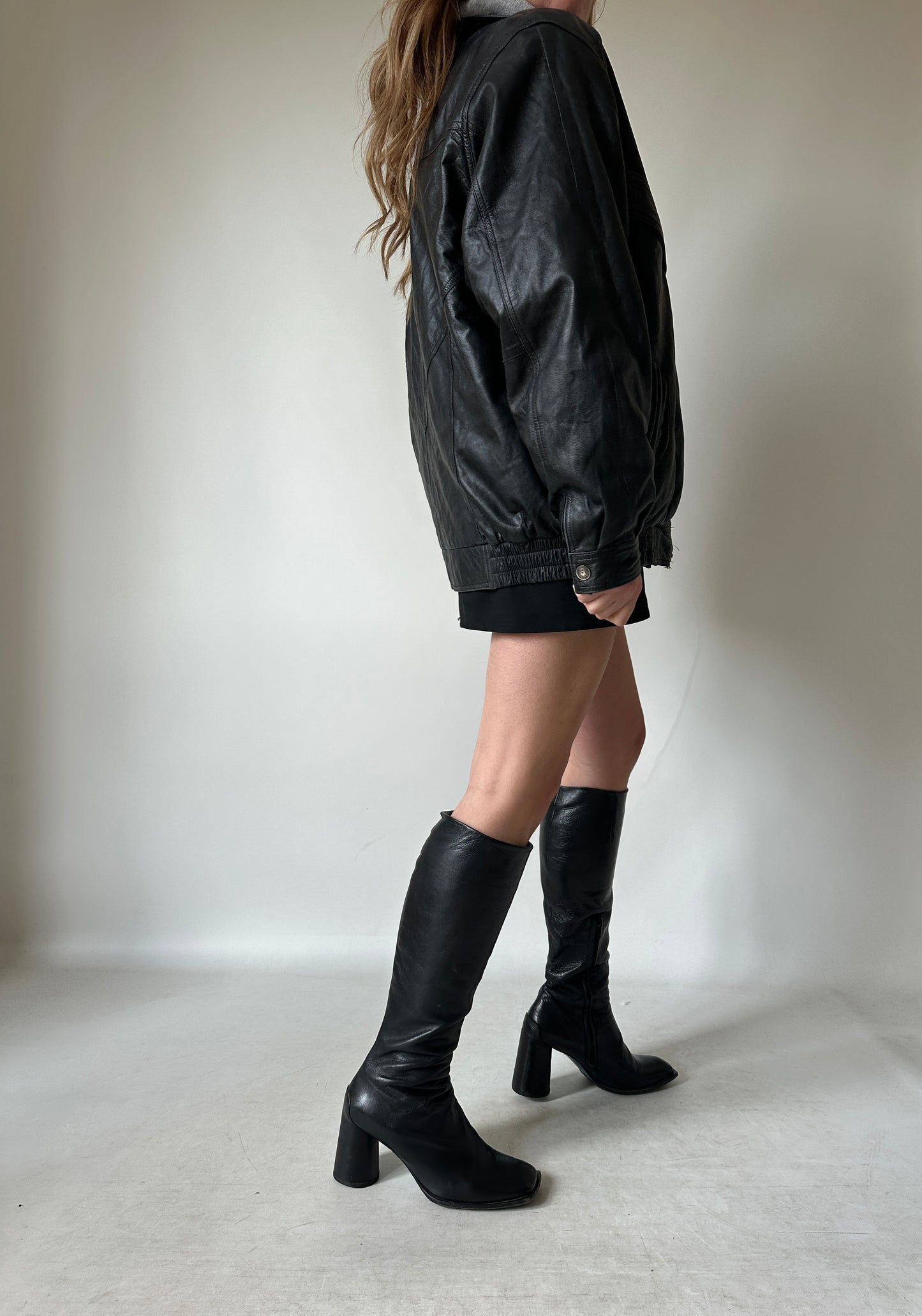 Passpartour black leather bomber