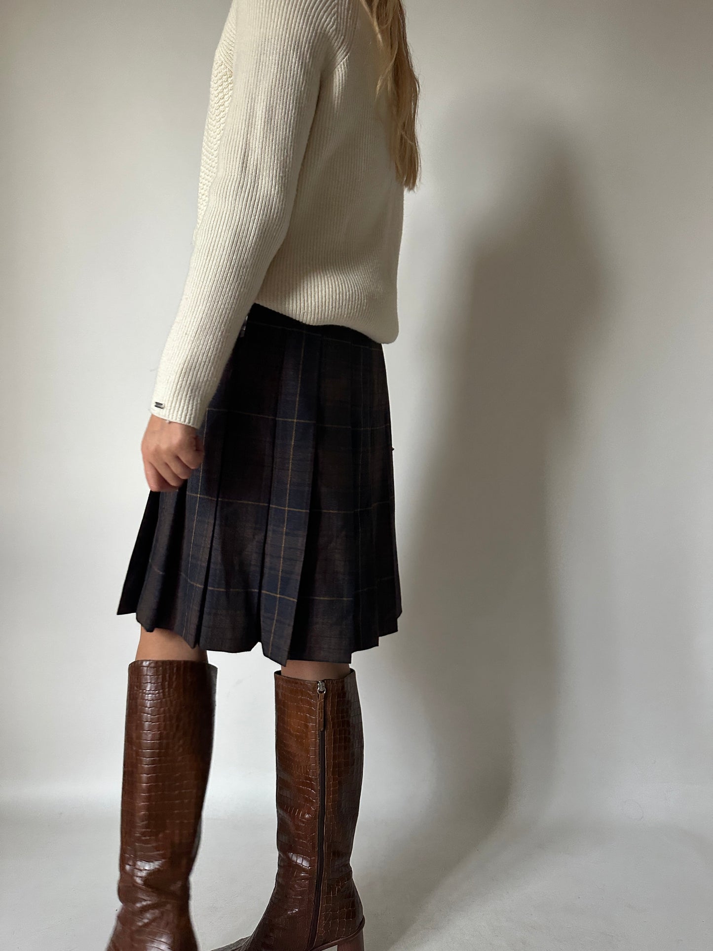 Tailored navy pleated skirt