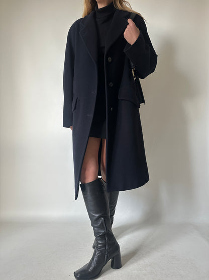 Minimal navy coat