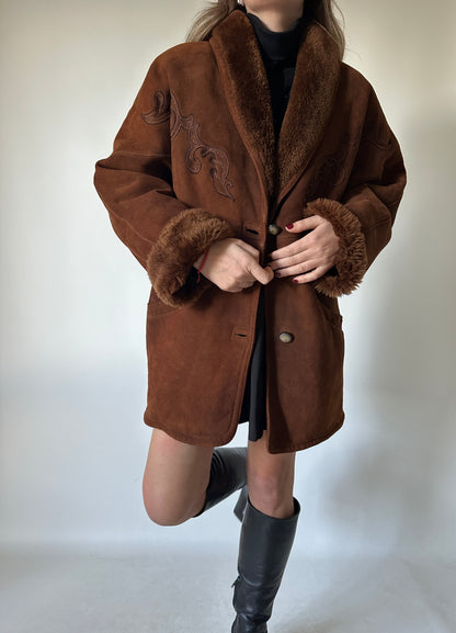 Shearling cioccolato con ricami