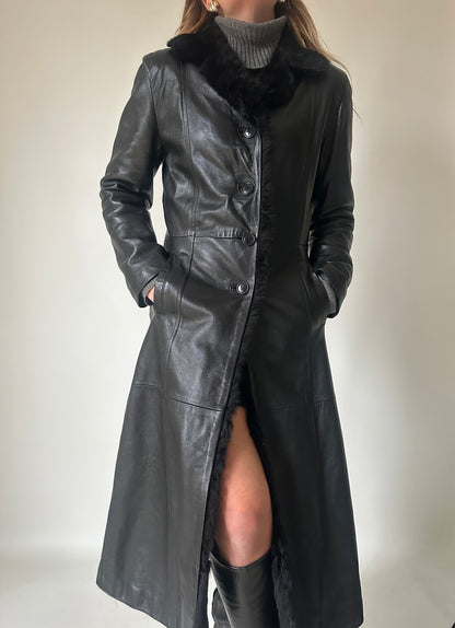 Trench lungo in pelle trapuntato
