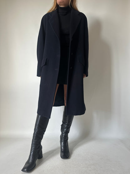 Minimal navy coat