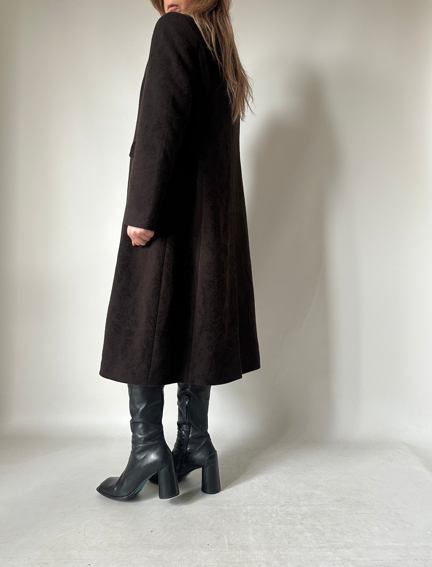Cappotto haute couture in lana cioccolato
