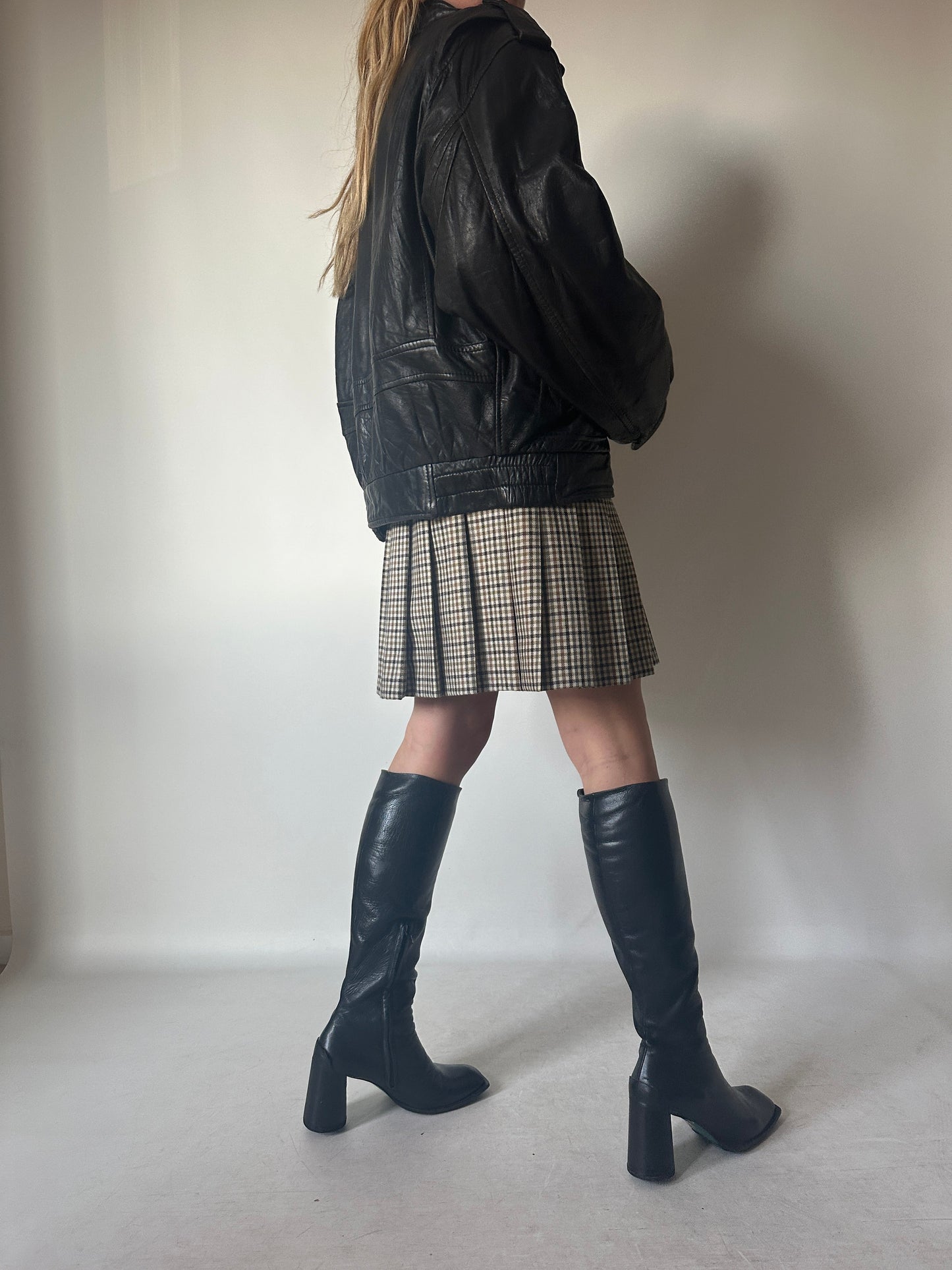 Bomber in pelle nero imbottito