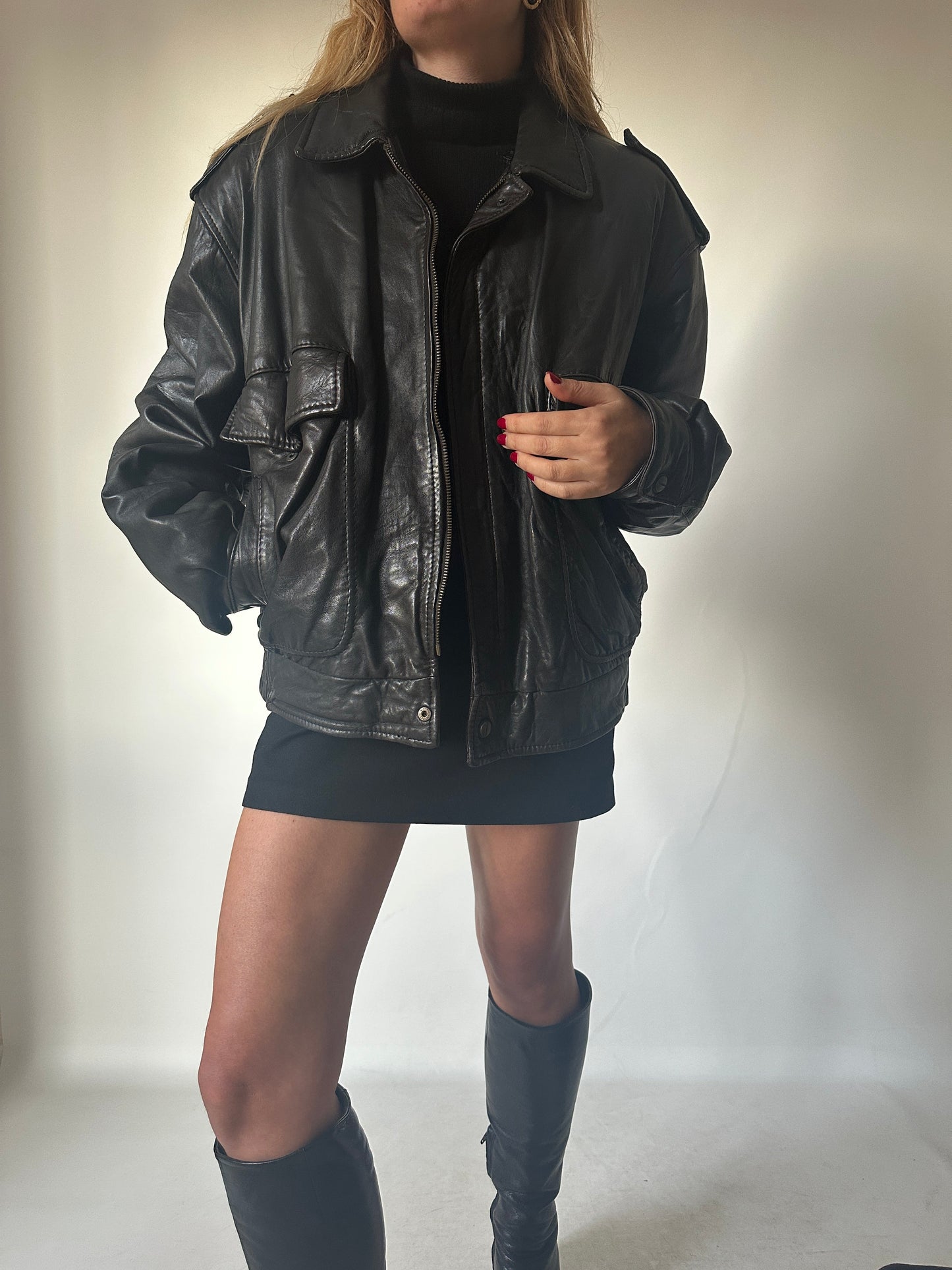 Bomber in pelle nero imbottito