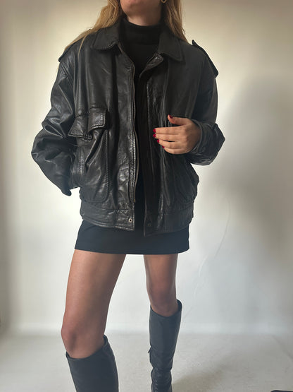 Bomber in pelle nero imbottito
