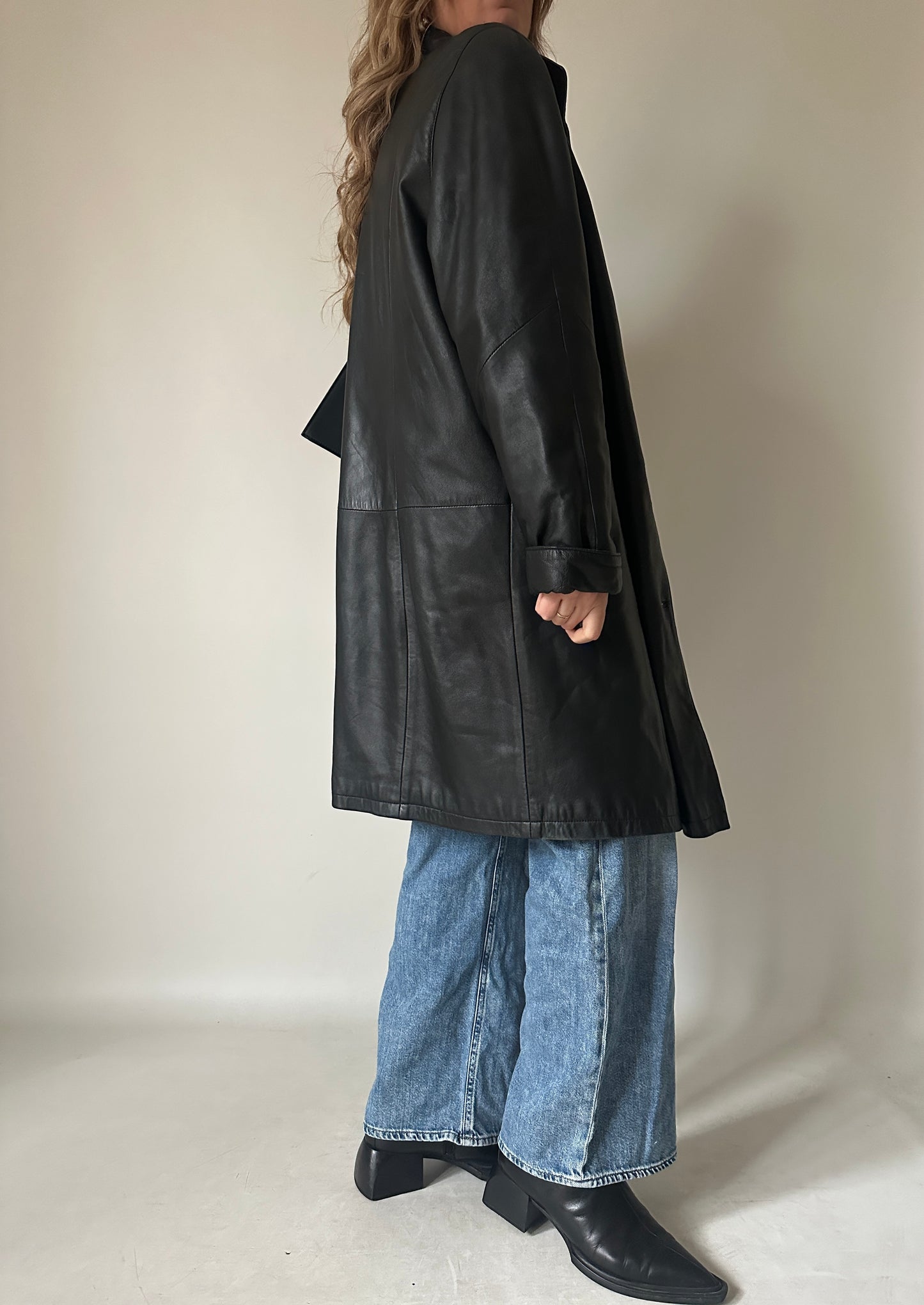 Trench trapuntato in pelle nera