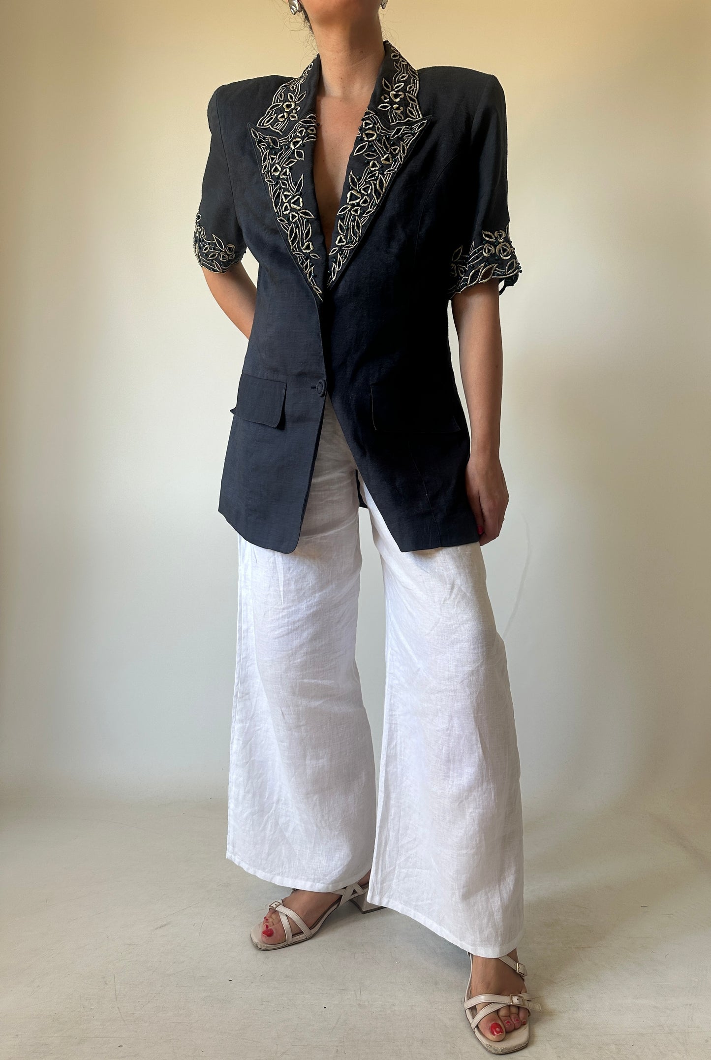 Precious elegant blazer with beads