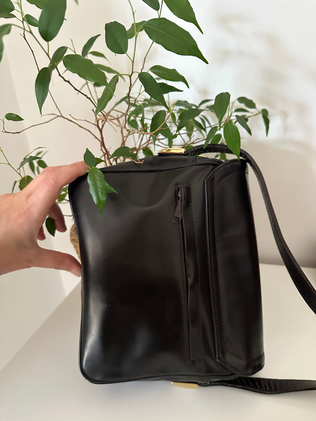 Minimal chocolate leather bag