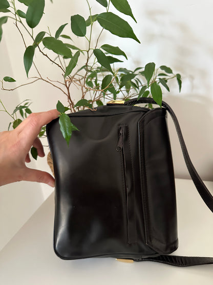 Minimal chocolate leather bag