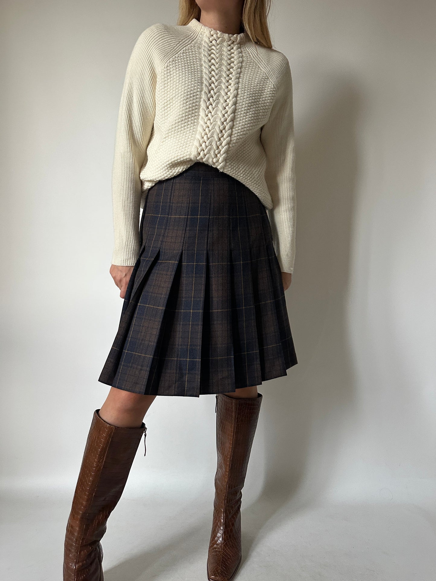 Tailored navy pleated skirt