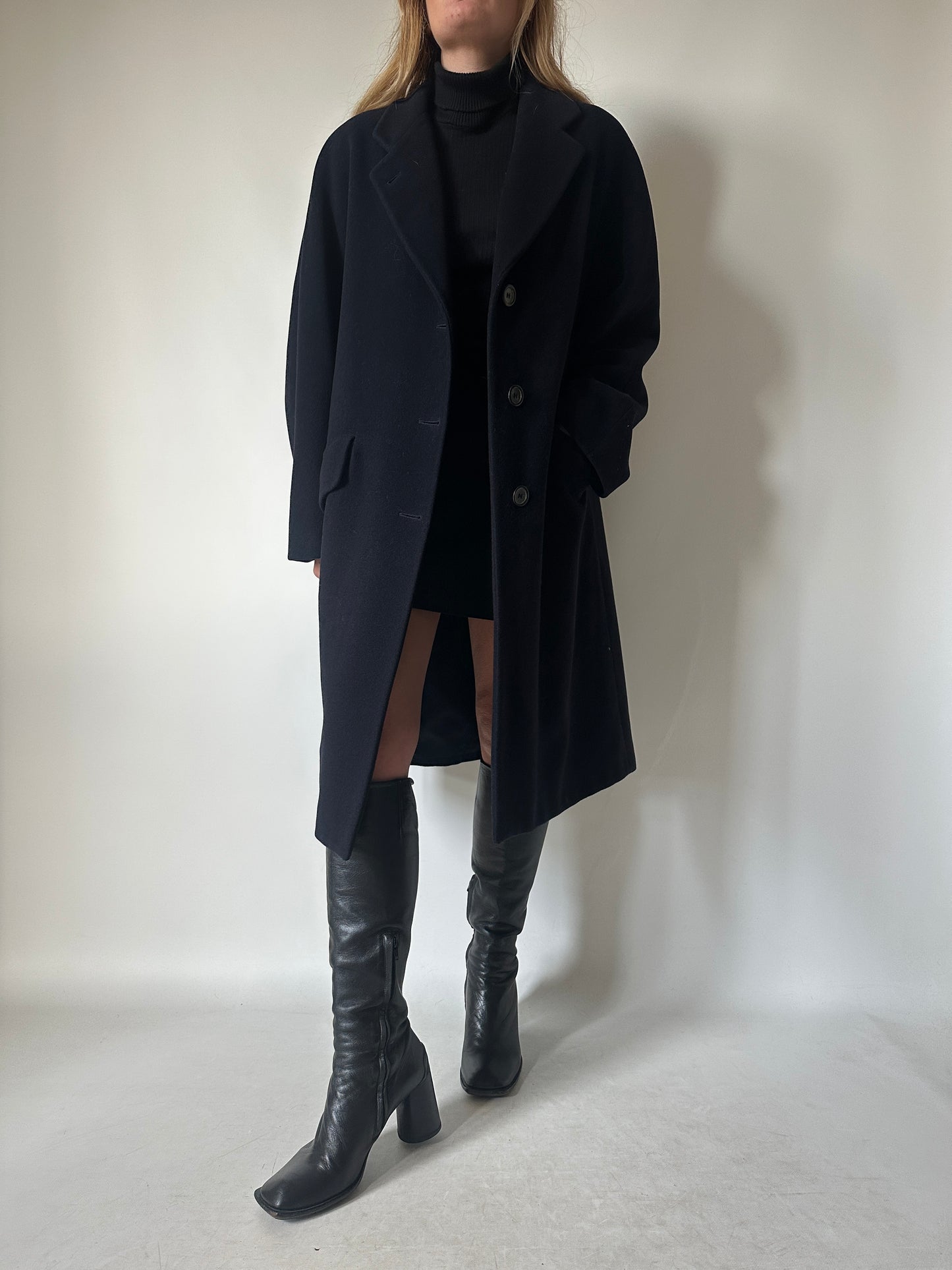 Minimal navy coat