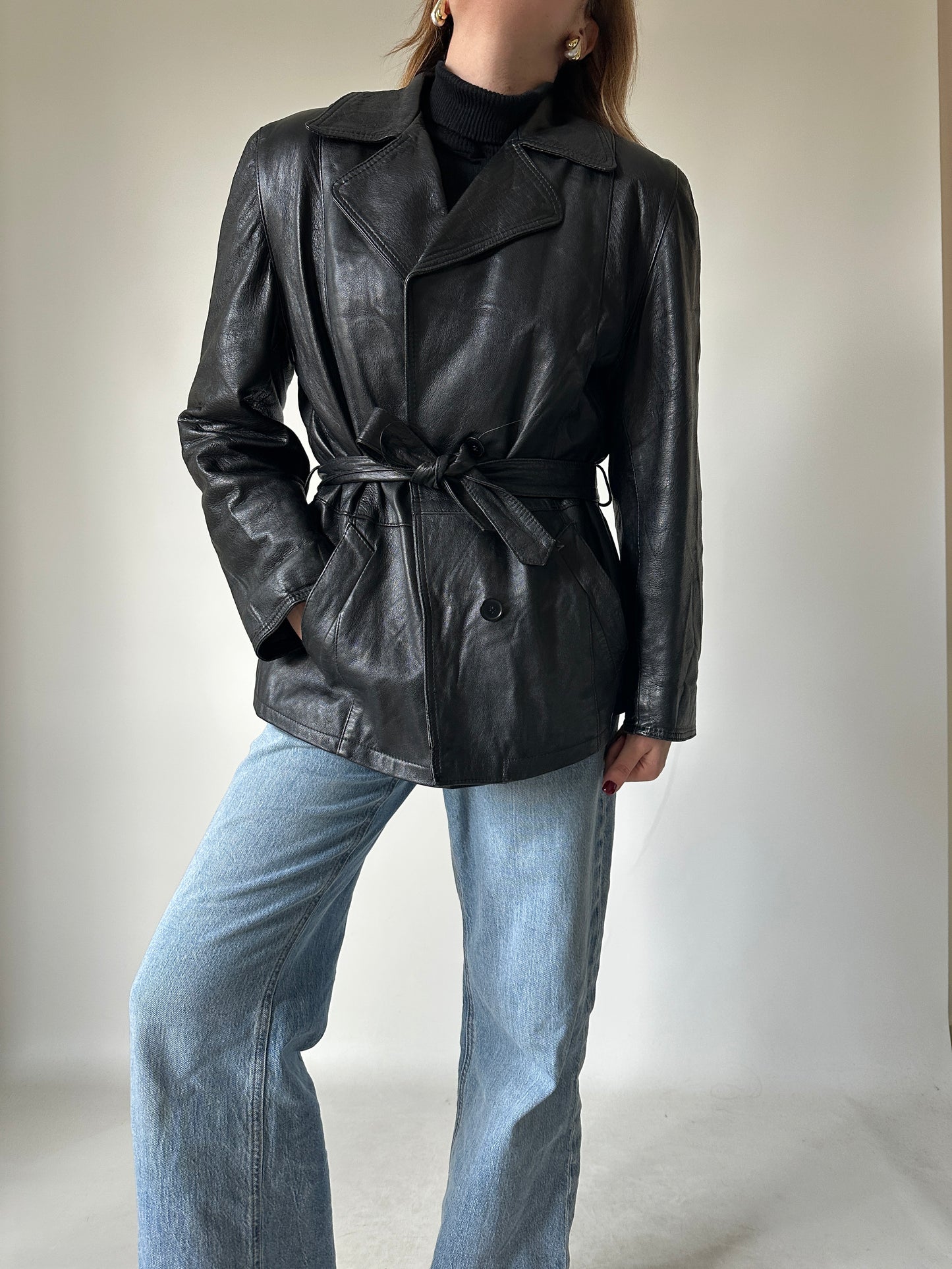 Chic leather jacket with belt