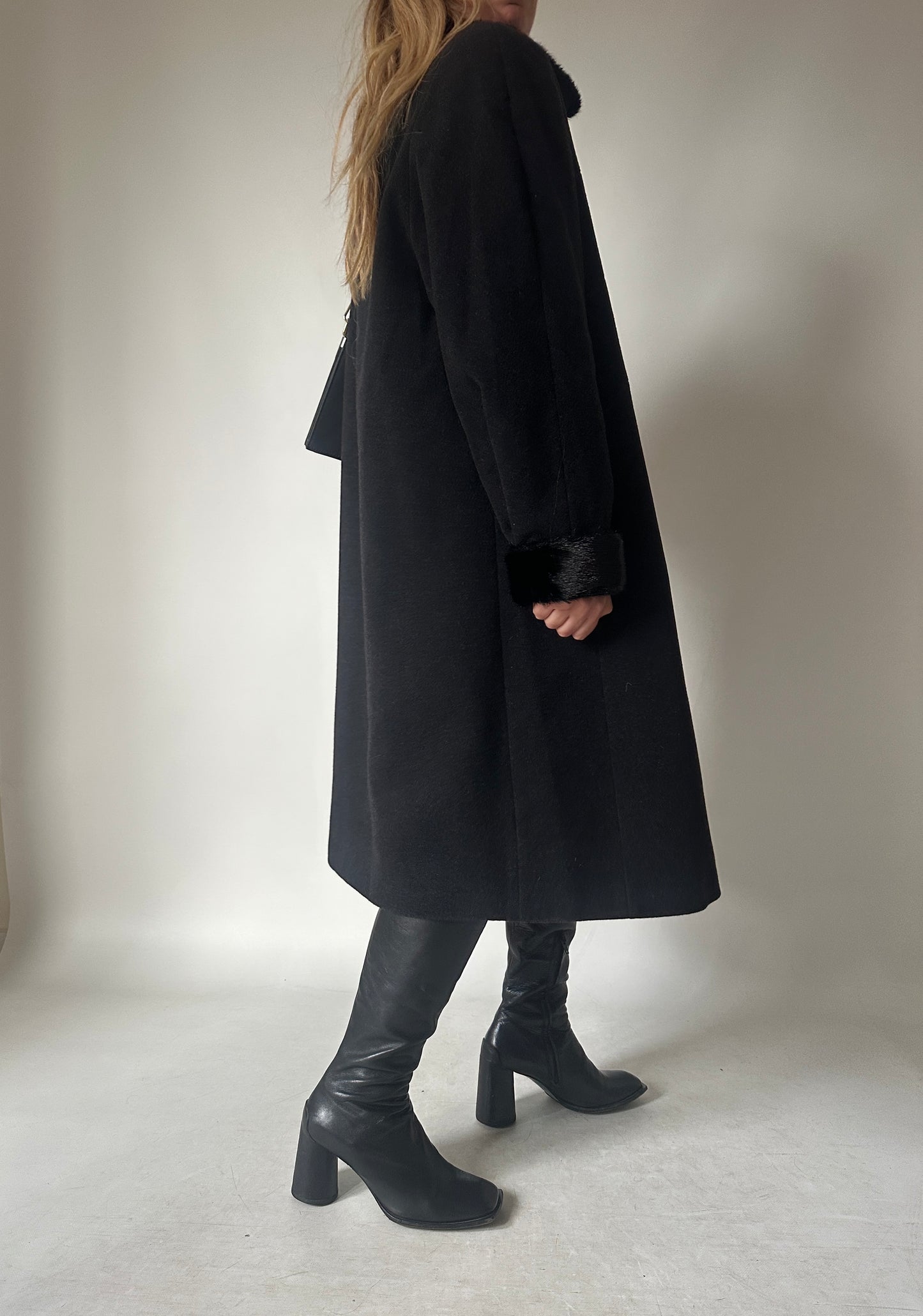 Cappotto in cachemire con bordi in visone