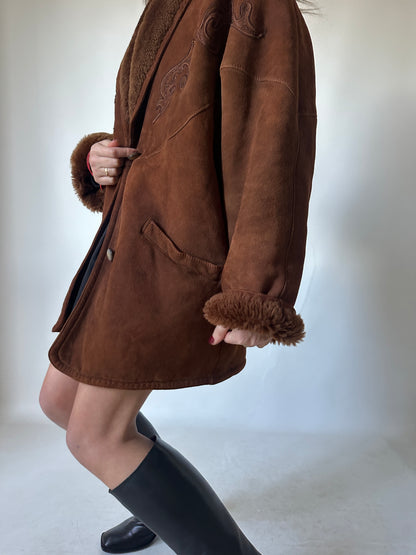 Shearling cioccolato con ricami