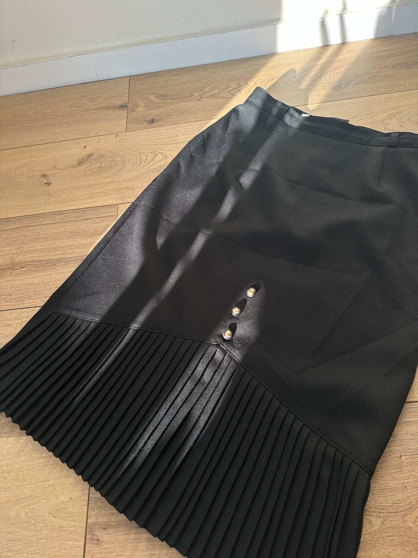 Minimal plisse skirt