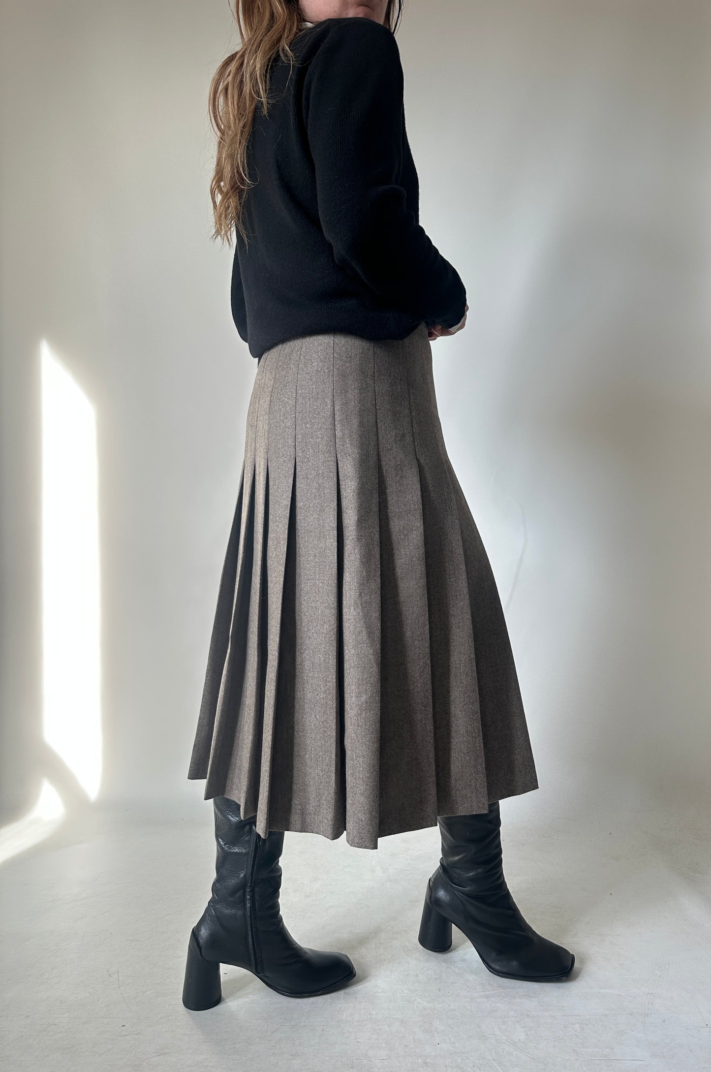 Virgin wool grey pleated long skirt