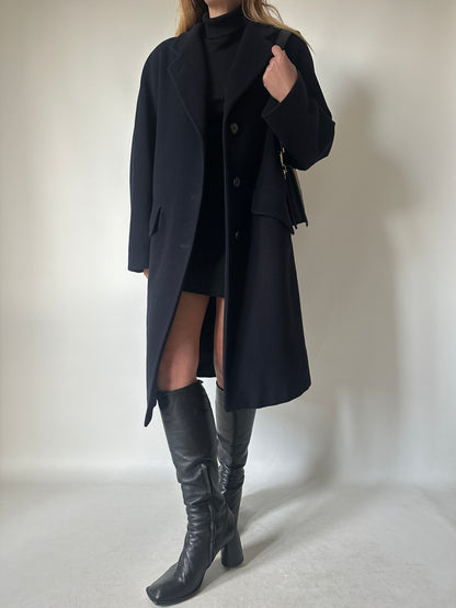 Minimal navy coat