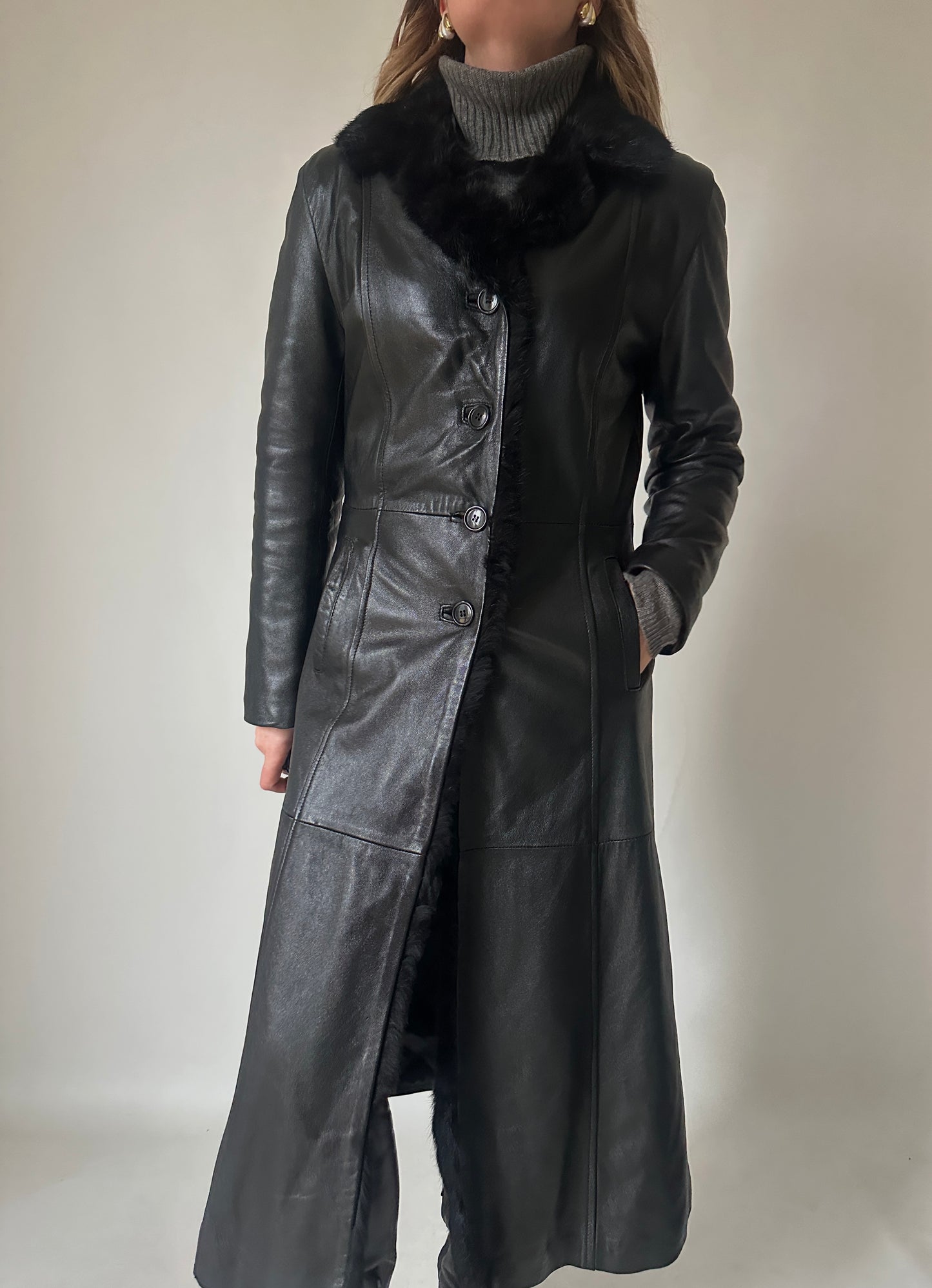 Trench lungo in pelle trapuntato