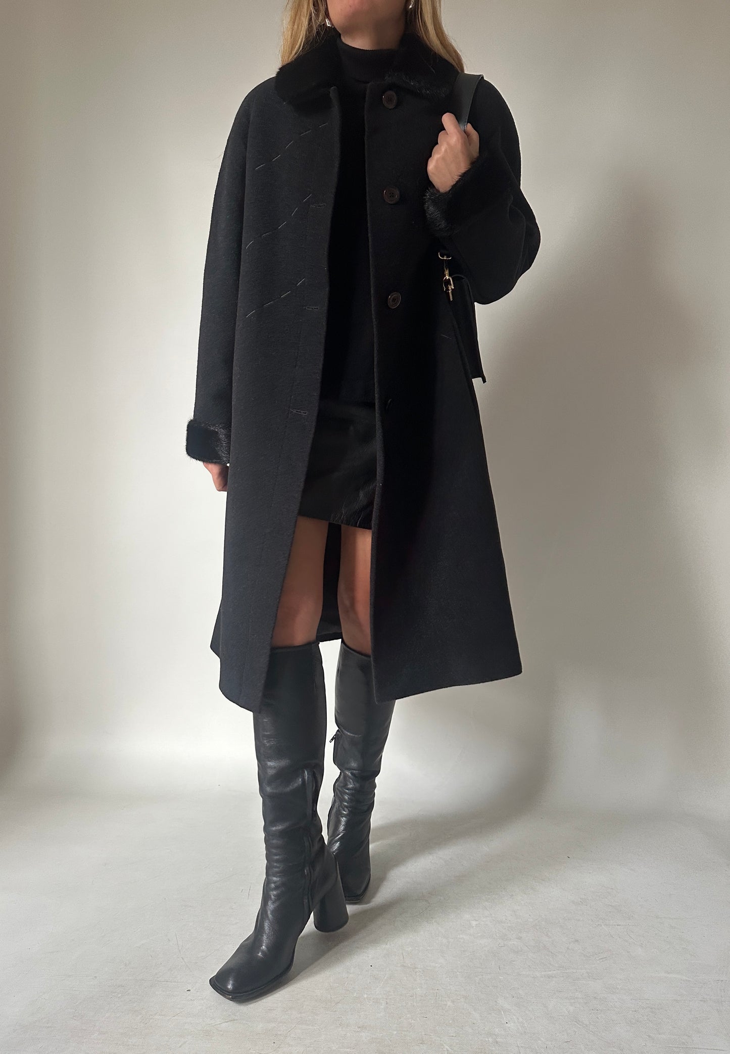 Cappotto in cachemire con bordi in visone