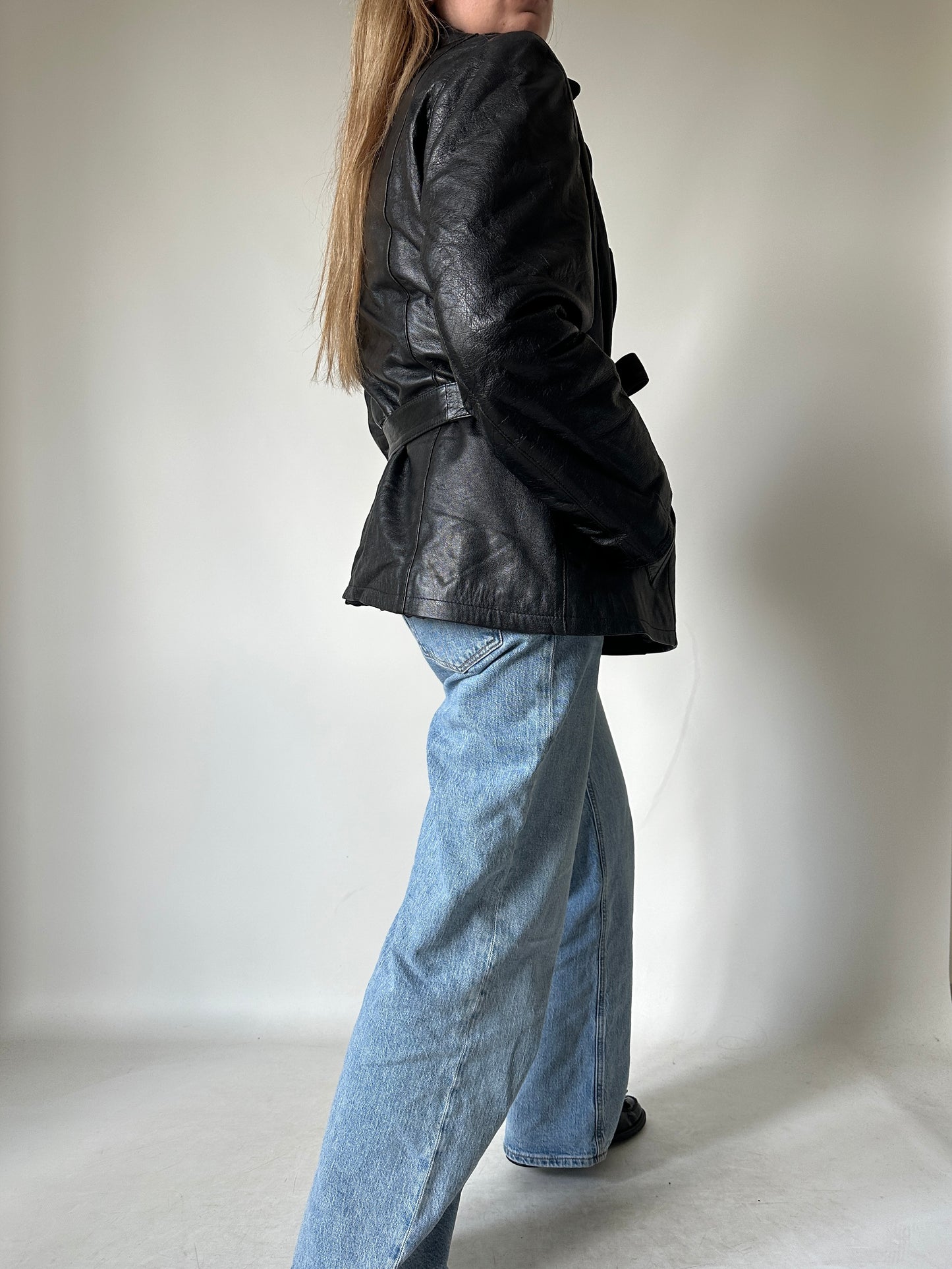 Chic leather jacket with belt