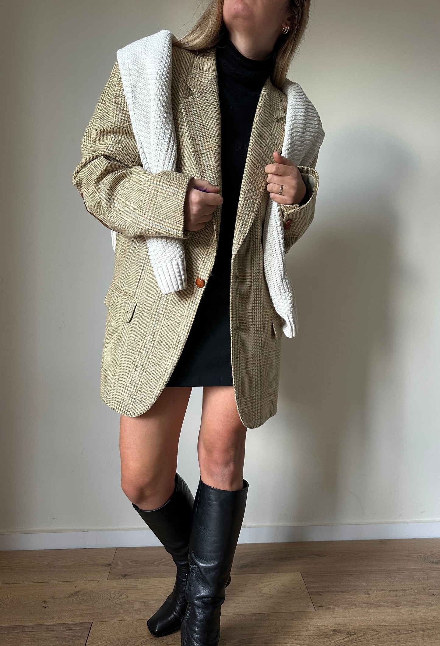 Neutral wool and cachemire blazer