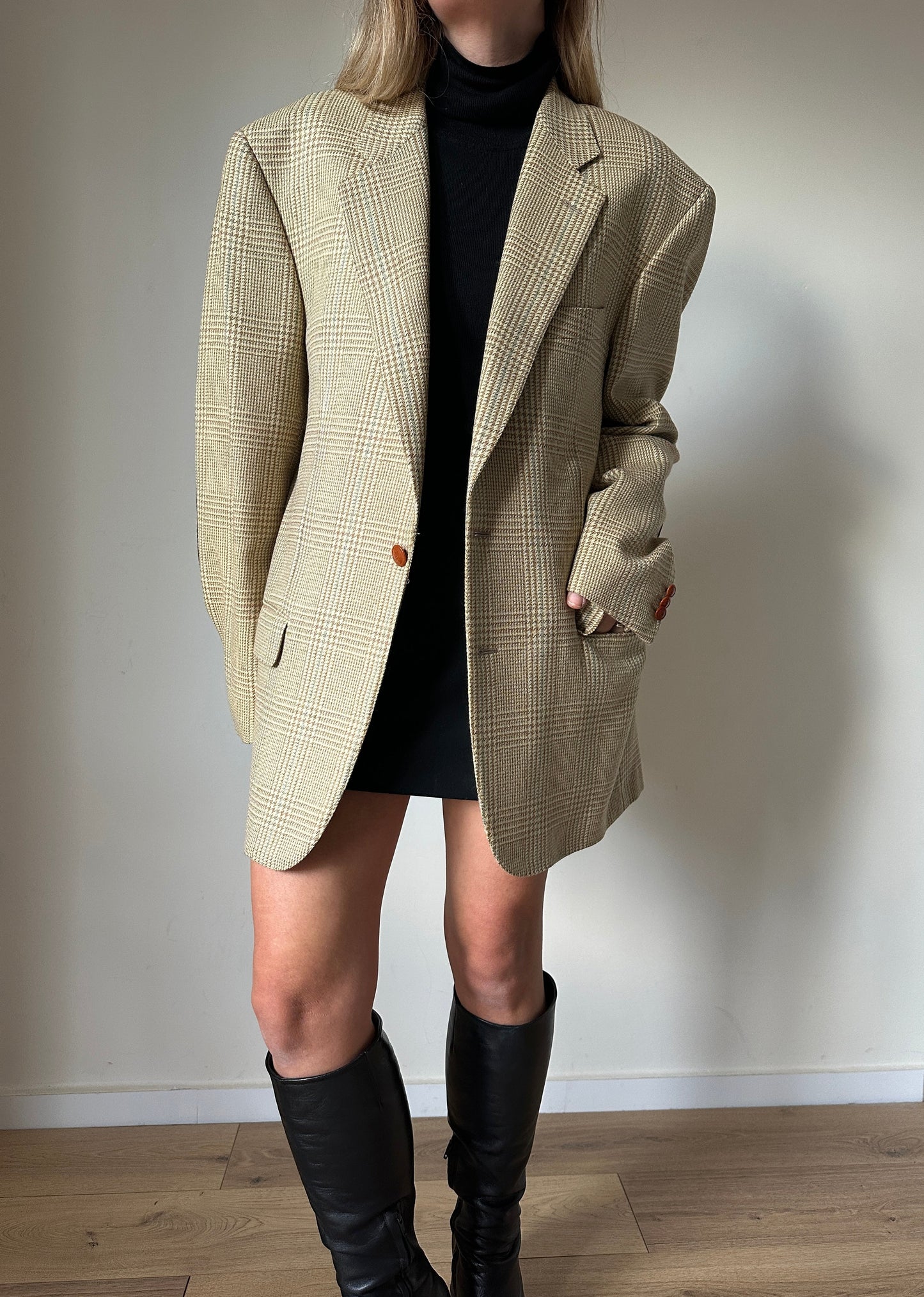 Neutral wool and cachemire blazer