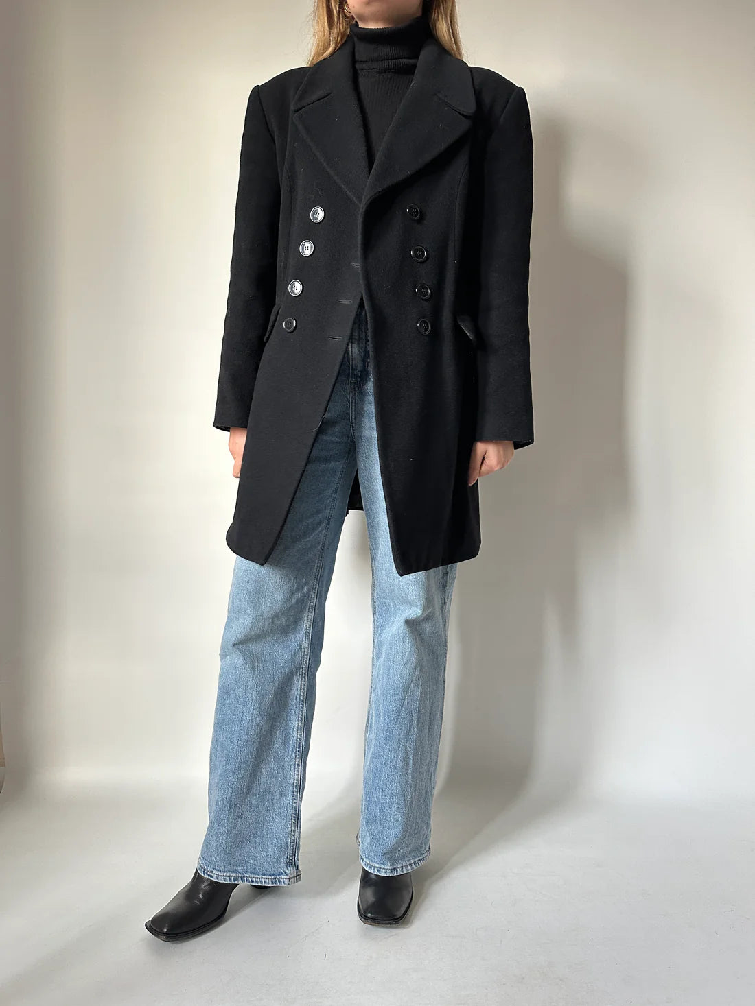 Chic cappotto nero doppiopetto
