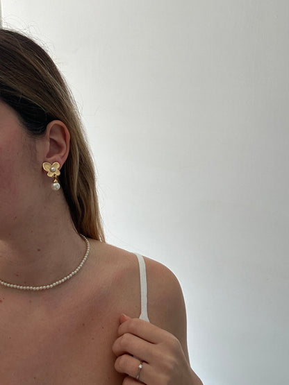 Orecchini fiore con pendente perla